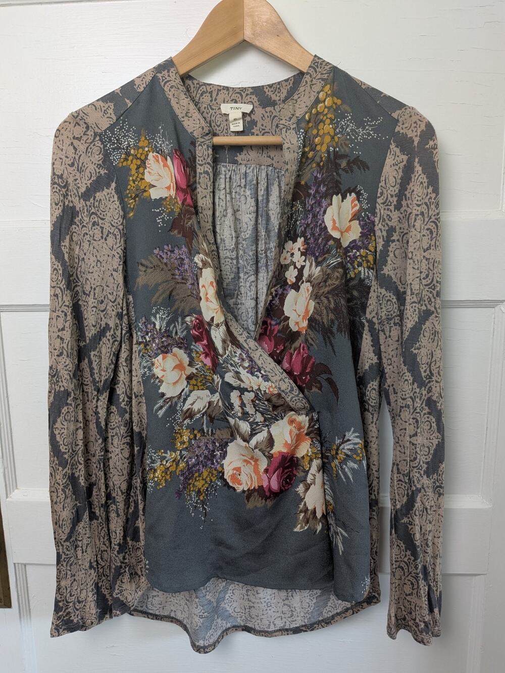 Tiny Anthropologie Floral Wrap Blouse Small Surplice Long Sleeve Gray - Picture 1 of 16